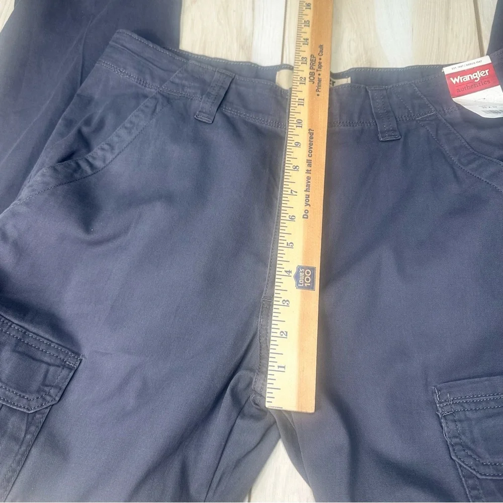 NWT Wrangler Authentics Men's Relaxed‎ Stretch Classic Cargo Pants 32 X32 Gray